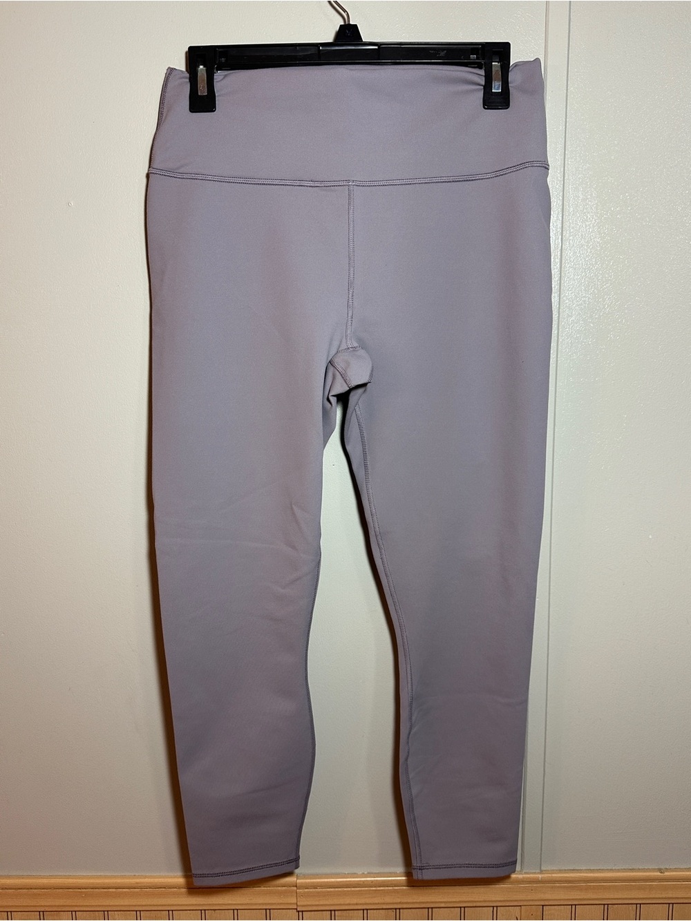 NWT Fabletics High Waisted Powerhold 7/8 Leggings Purple Large Yoga Travel